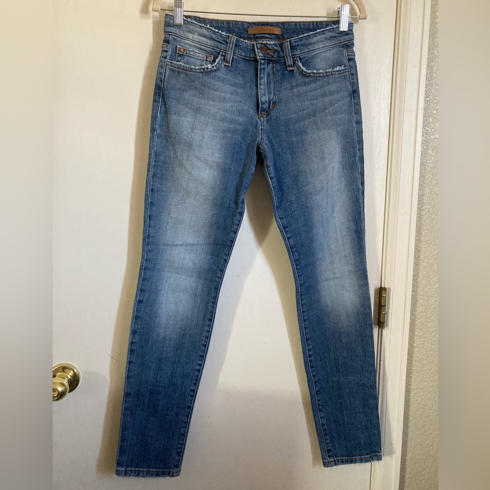 Joe’s Jean’s “Anika” Medium Wash Skinny Ankle Distressed Jeans A211